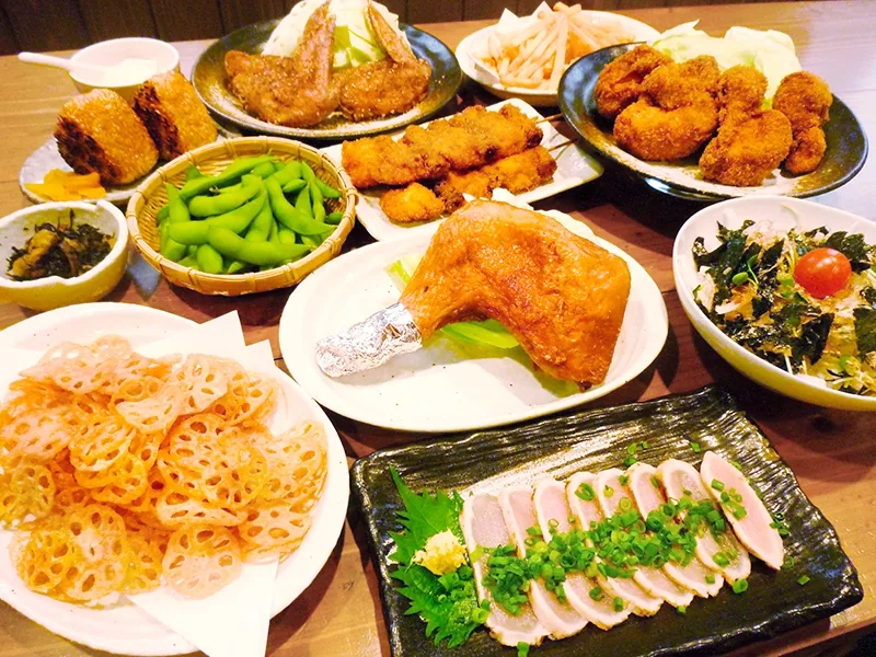 揚げ鳥コースの料理一例